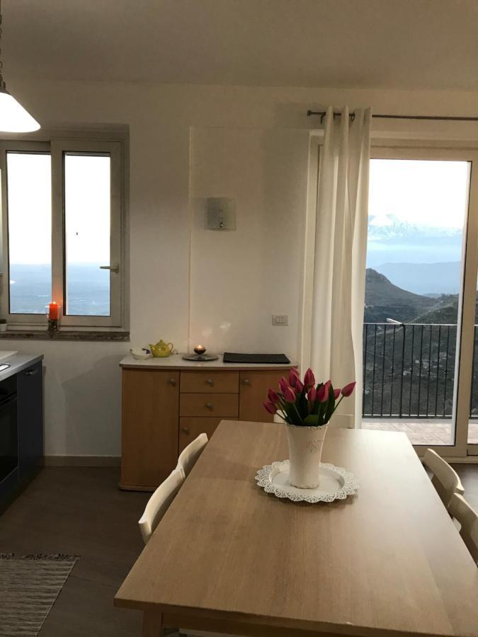 Giorgiada Relax Apartment คาสเตลโมลา ภายนอก รูปภาพ