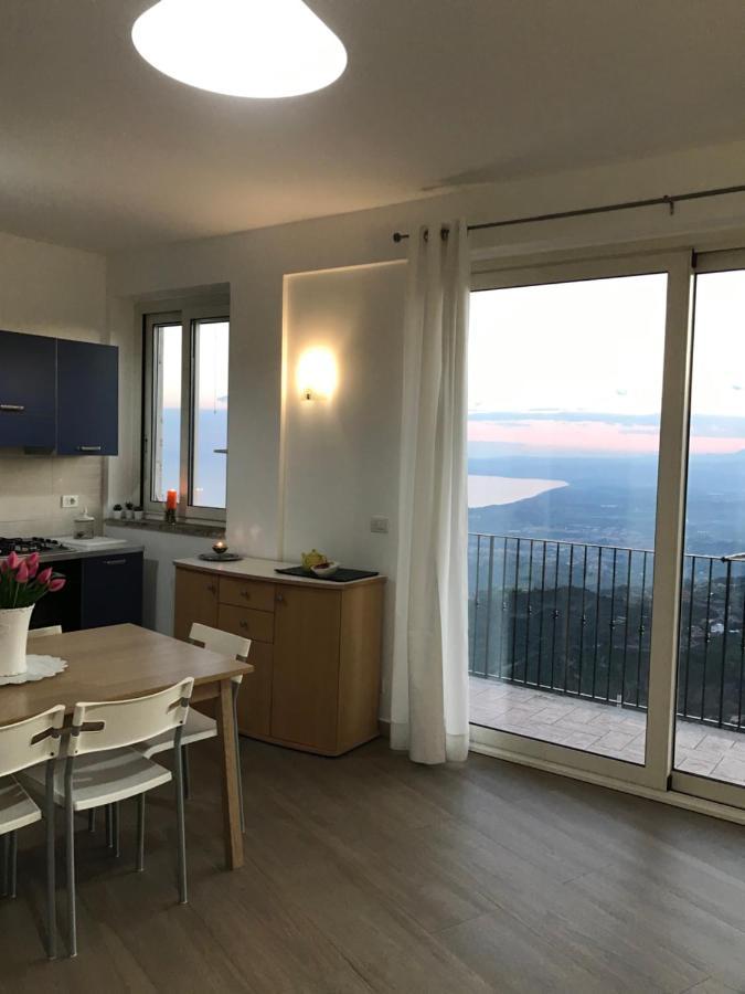 Giorgiada Relax Apartment คาสเตลโมลา ภายนอก รูปภาพ