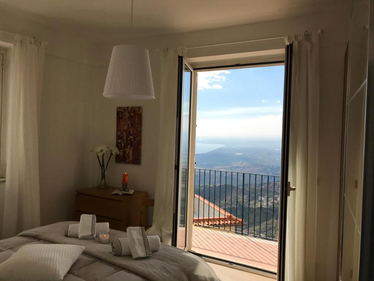 Giorgiada Relax Apartment คาสเตลโมลา ภายนอก รูปภาพ